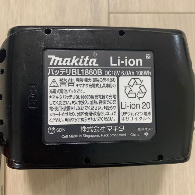 Makita(マキタ)の専用☆マキタ makita 純正品 バッテリー 18v スマホ/家電/カメラのスマートフォン/携帯電話(バッテリー/充電器)の商品写真