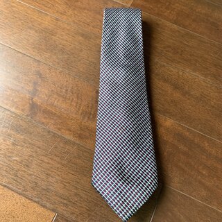 ネクタイ　約140cm  絹シルク100% 赤黒シルバー(ネクタイ)