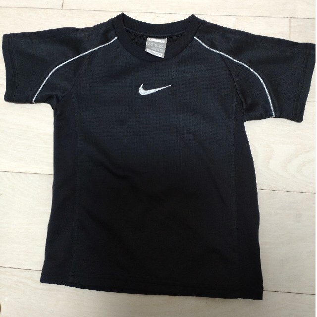 NIKE(ナイキ)のNIKE　１２０センチ キッズ/ベビー/マタニティのキッズ服男の子用(90cm~)(Tシャツ/カットソー)の商品写真