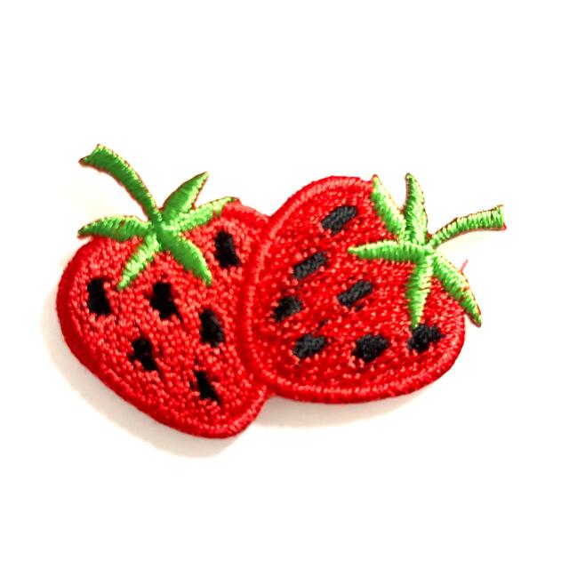 甘過ぎない✲真っ赤な⭐︎ストロベリー◉イチゴ◆刺繍ワッペン❥いちご✳フルーツ 食品/飲料/酒の食品(フルーツ)の商品写真