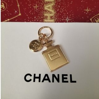 シャネル(CHANEL)のシャネル【CHANEL】№５ ボトルチャーム ホリデー限定 ＋ギフトカード(チャーム)