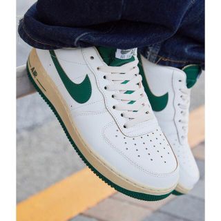 美品 NIKE エアフォース1ロー グリーン\u0026モスリン 24.0cm