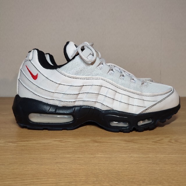 NIKE - 極美品 世界に1つ NIKE AIR MAX 95 BY YOUの通販 by Live でおすすめアイテム。 極美品 ブラック 95 エアマックス ナイキ スニーカー
