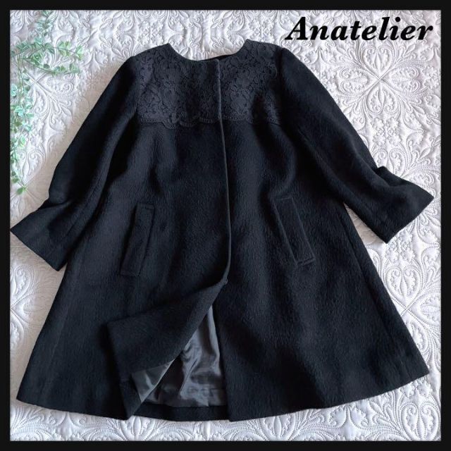 anatelier(アナトリエ)のAnatelier アナトリエ　ワールド　レース　ノーカラーコート　リボン　36 レディースのジャケット/アウター(ロングコート)の商品写真