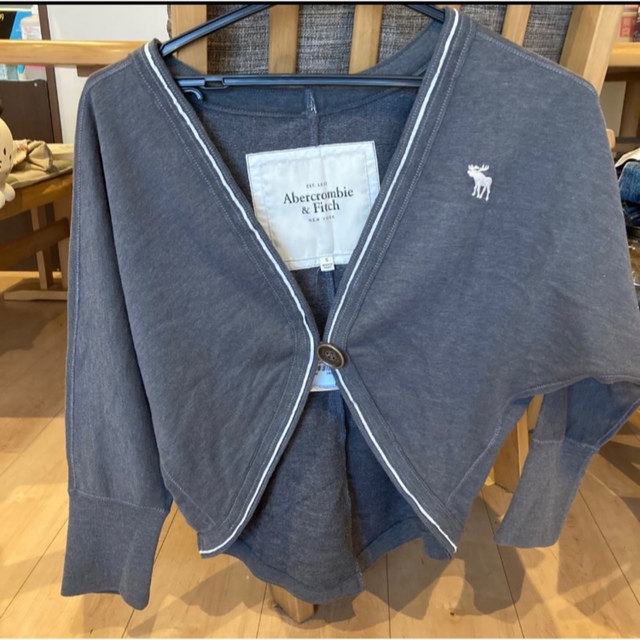 Abercrombie&Fitch(アバクロンビーアンドフィッチ)のアバクロ　ボレロ　タグ付き　新品 レディースのジャケット/アウター(その他)の商品写真