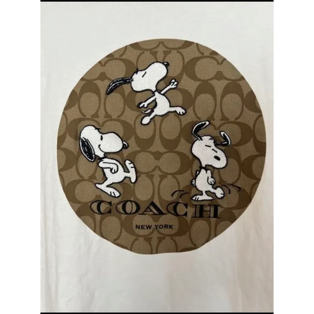 COACH(コーチ)のコーチ COACH スヌーピー ピーナッツ コラボ Tシャツ レディースのトップス(Tシャツ(半袖/袖なし))の商品写真