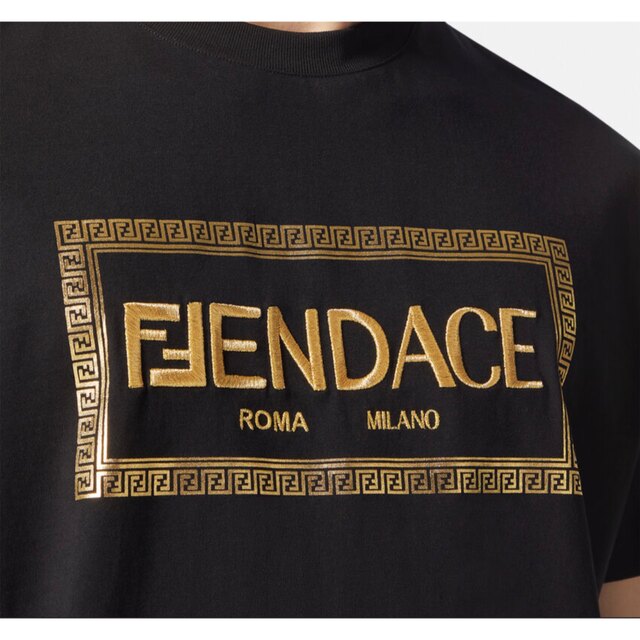 FENDI - FENDI/VERSACE/Fendace/フェンダーチェTシャツ/ブラック/黒の ...