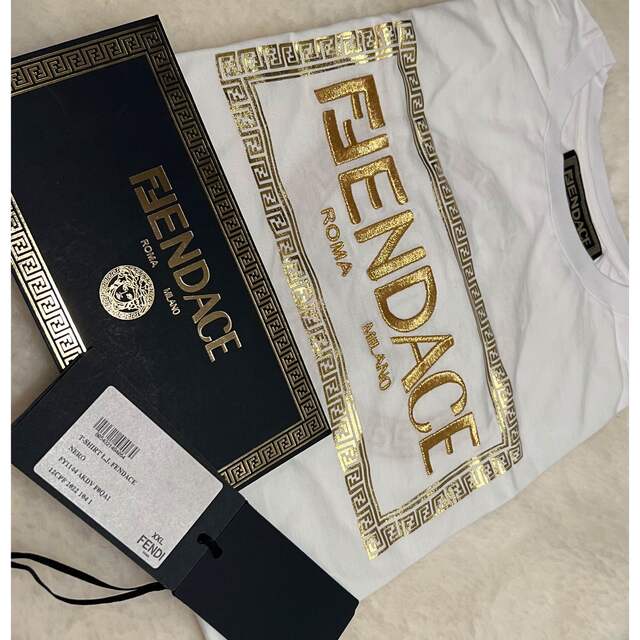 FENDI/VERSACE/Fendace/フェンダーチェロゴTシャツ/ホワイト