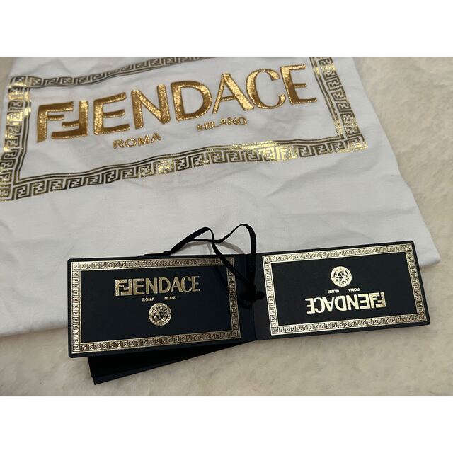 FENDI/VERSACE/Fendace/フェンダーチェロゴTシャツ/ホワイト