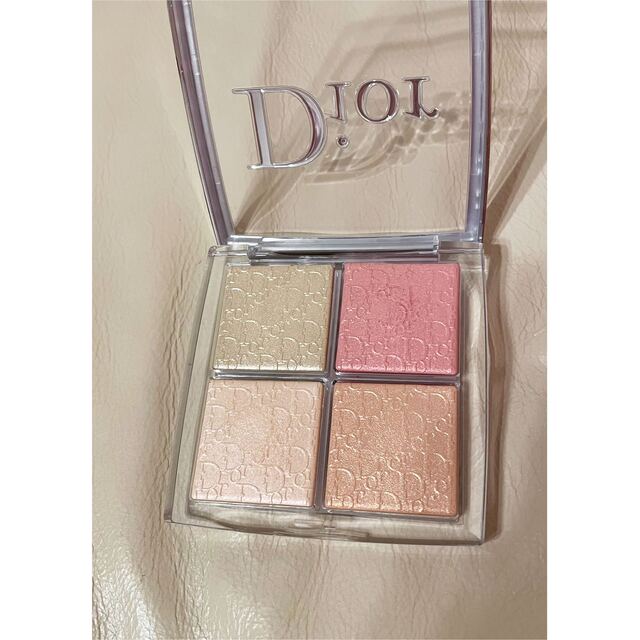 Dior(ディオール)のディオール バックステージ フェイス グロウ パレット 004 ローズゴールド コスメ/美容のベースメイク/化粧品(フェイスカラー)の商品写真