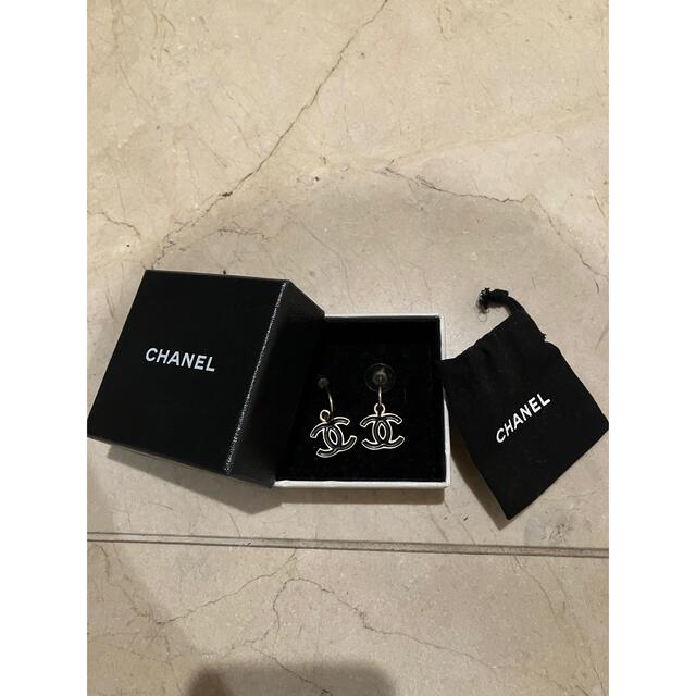 CHANELピアス　ブラックゴールドアクセサリー