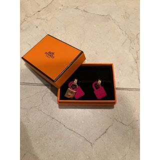 エルメス(Hermes)の美品　エルメスピアス　オーケリー　ゴールド金具　　ローズメキシコ　刻印UY(ピアス)