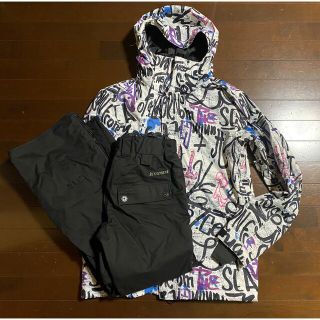 クイックシルバー(QUIKSILVER)の値下げ美品　クイックシルバー　キスマーク　スノボウェア　メンズMサイズ(ウエア/装備)