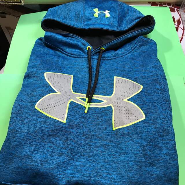 アンダーアーマー…紳士パーカー…(Mサイズ) | フリマアプリ ラクマ 美品 UNDER ARMOUR × USAF 空軍 パーカー Mサイズ