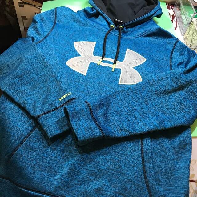 アンダーアーマー…紳士パーカー…(Mサイズ) 美品 UNDER ARMOUR × USAF 空軍 パーカー Mサイズ