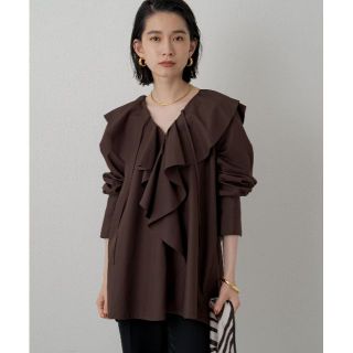 ラウンジドレス(Loungedress)の2022AW 即完売 新品 Loungedress フリルカラーシャツ ブラウン(シャツ/ブラウス(長袖/七分))