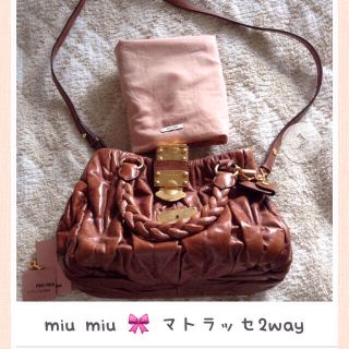 ミュウミュウ(miumiu)のお値下げ♡miumiuマトラッセ(ハンドバッグ)