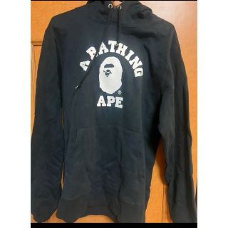 アベイシングエイプ(A BATHING APE)のbape カレッジロゴ　プルオーバーパーカー　Lサイズ(パーカー)