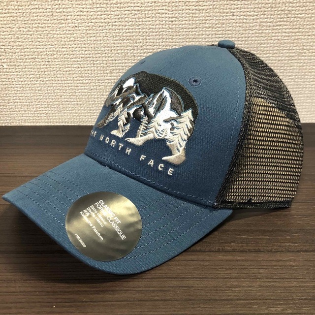 【U.S限定】 EMBRDRD TRUCKER キャップ メンズの帽子(キャップ)の商品写真