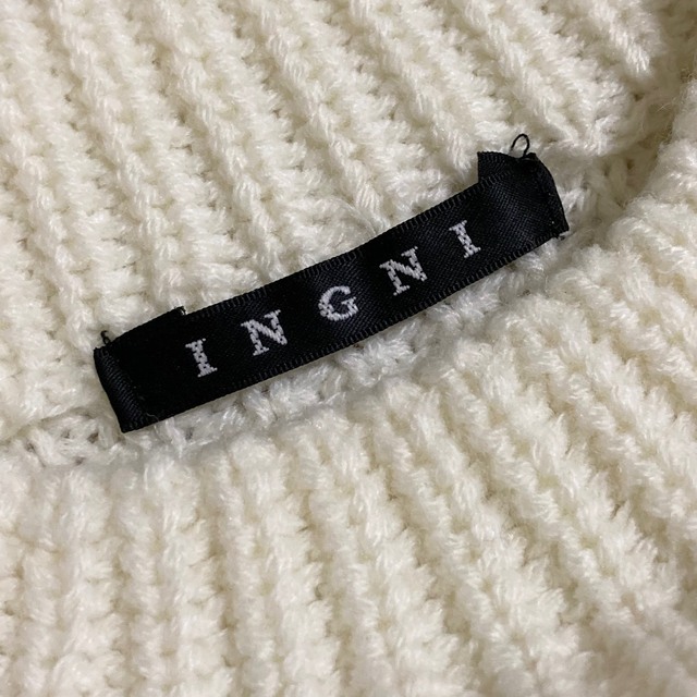 INGNI(イング)のINGNI 美品 ボトルネック ニット アイボリー レディースのトップス(ニット/セーター)の商品写真