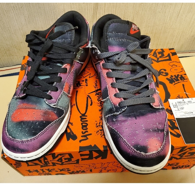 NIKE(ナイキ)のNike Dunk Low Graffiti  Pink Black ダンクロー メンズの靴/シューズ(スニーカー)の商品写真