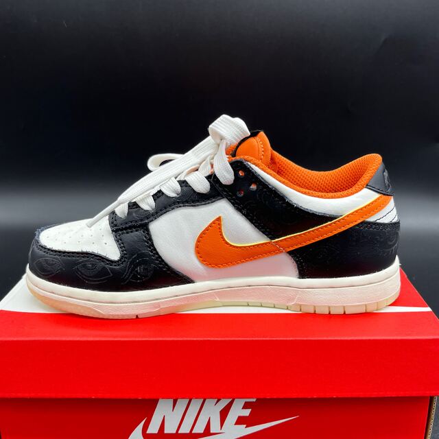 NIKE(ナイキ)のDUNK LOW PRM PS Halloween 2021 ハロウィン ダンク キッズ/ベビー/マタニティのキッズ靴/シューズ(15cm~)(スニーカー)の商品写真