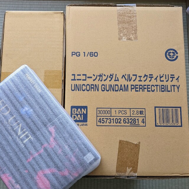 PGユニコーンガンダムペルフェクティビリティ+ディバイン拡張セット+LED エンタメ/ホビーのおもちゃ/ぬいぐるみ(プラモデル)の商品写真