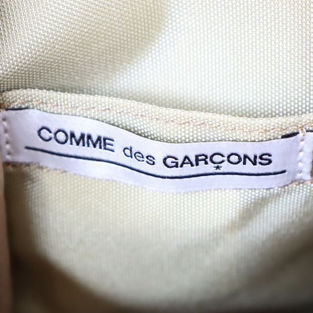 COMME des GARCONS(コムデギャルソン)のCOMME des GARCONS　コムデギャルソン　合皮ショルダーバッグ　赤　 レディースのバッグ(ショルダーバッグ)の商品写真