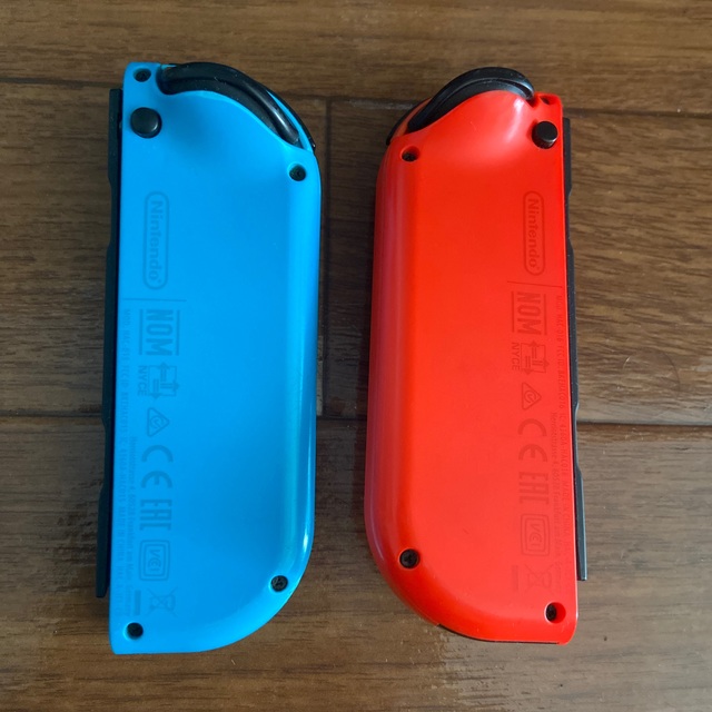 Nintendo Switch(ニンテンドースイッチ)のNintendo Switch コントローラー ジャンク品 エンタメ/ホビーのゲームソフト/ゲーム機本体(携帯用ゲーム機本体)の商品写真