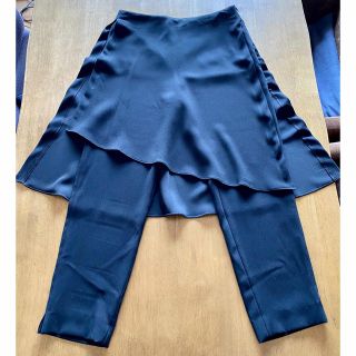 ザラ(ZARA)のお値下げ！【ZARA】フルイド ラップパンツ 黒(クロップドパンツ)