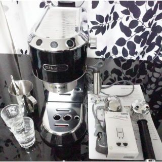 デロンギ(DeLonghi)のDeLonghi デロンギ  デディカ EC680BK エスプレッソマシン(その他)