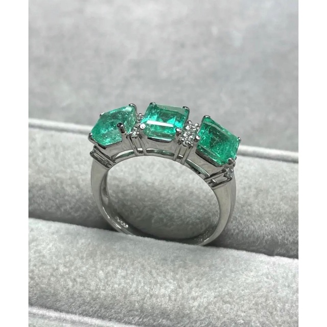 エメラルド　ダイヤモンド　3ct  プラチナ　リング レディースのアクセサリー(リング(指輪))の商品写真