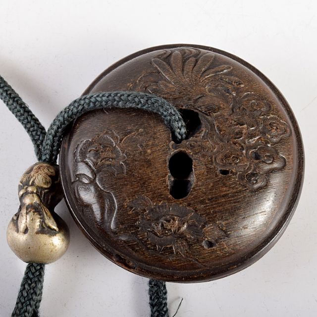 時代提げ物 金蒔絵山水図 印籠 牛角製饅頭根付・瓢箪根付 U R5051 時代提げ物 金蒔絵山水図 印籠 牛角製饅頭根付・瓢箪根付 U R5051