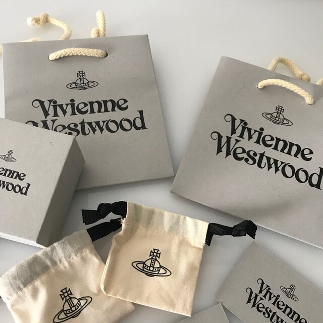 Vivienne Westwood(ヴィヴィアンウエストウッド)のビビアンウェストウッド 箱 袋 ギャランティ セット プレゼントに  レディースのバッグ(ショップ袋)の商品写真