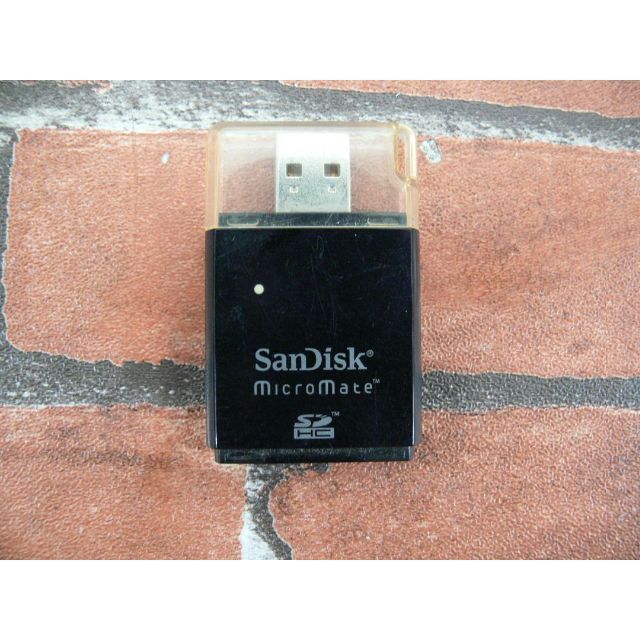 SanDisk(サンディスク)のSanDisk micromate SDDR-113 (USB接続カードリーダー スマホ/家電/カメラのPC/タブレット(PC周辺機器)の商品写真