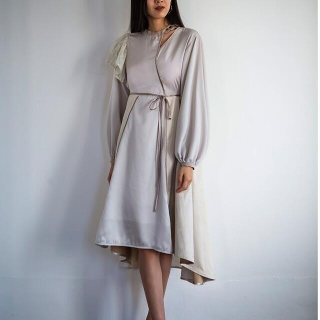 FRAY I.D(フレイアイディー)の最終値下げ　Material mix piping dress　ベージュ レディースのワンピース(ひざ丈ワンピース)の商品写真