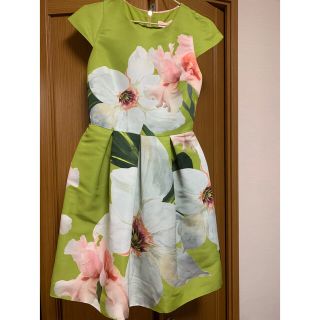 テッドベイカー(TED BAKER)の【12/18までの出品】TED BAKER 花柄ワンピース　ドレス　グリーン(ひざ丈ワンピース)