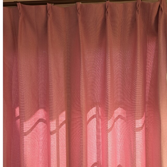 遮光カーテン　　ピンク インテリア/住まい/日用品のカーテン/ブラインド(カーテン)の商品写真
