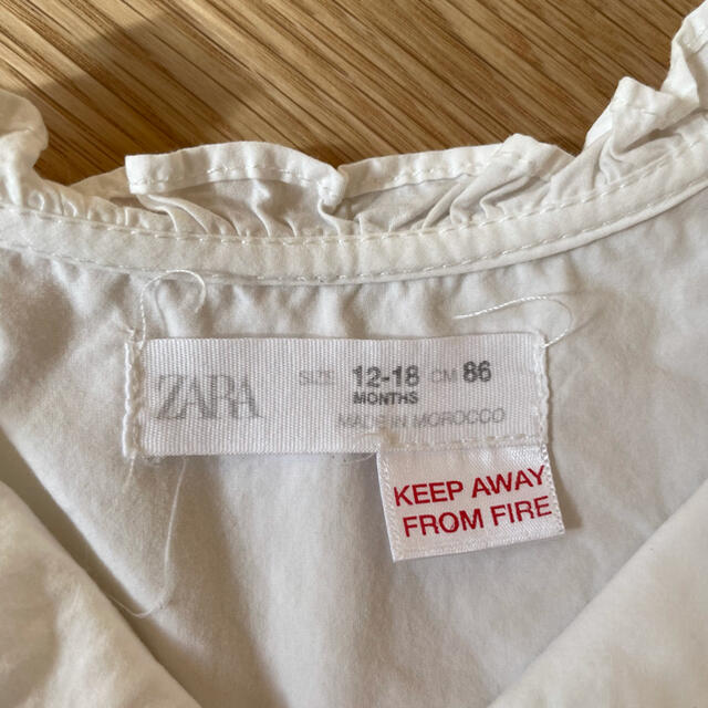 ZARA(ザラ)のZARA 白ブラウス 12-18m キッズ/ベビー/マタニティのベビー服(~85cm)(シャツ/カットソー)の商品写真