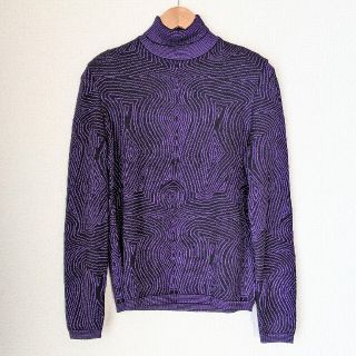 ジャンニヴェルサーチ(Gianni Versace)の【極美品】ヴィンテージ　ジャンニヴェルサーチ　タートルネックセーター　ニット　紫(ニット/セーター)