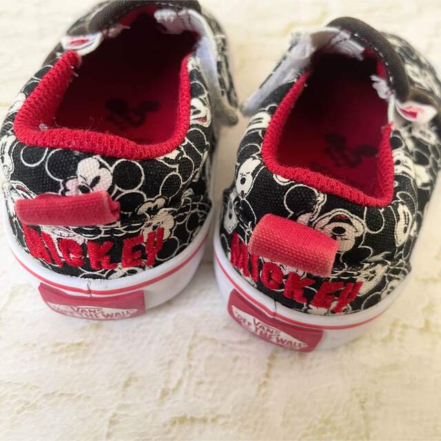 VANS(ヴァンズ)のディズニー VANSミッキー 黒 靴 スリッポン 子ども 13cm キッズ/ベビー/マタニティのベビー靴/シューズ(~14cm)(スリッポン)の商品写真