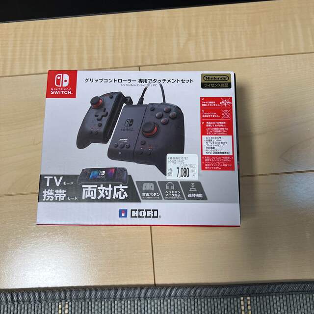 Nintendo Switch(ニンテンドースイッチ)の任天堂　Switch グリップコントローラー　専用　アタッチメント エンタメ/ホビーのゲームソフト/ゲーム機本体(その他)の商品写真