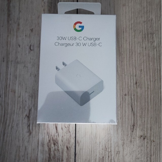 Google(グーグル)のgoogle 純正　充電器　ACアダプター　30w　新品未使用未開封 スマホ/家電/カメラのスマートフォン/携帯電話(バッテリー/充電器)の商品写真