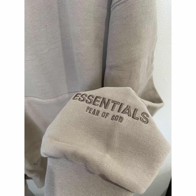 FEAR OF GOD(フィアオブゴッド)のm様専用ESSENTIALSロゴクルーネックニット　ベージュのパーカーセット メンズのトップス(ニット/セーター)の商品写真