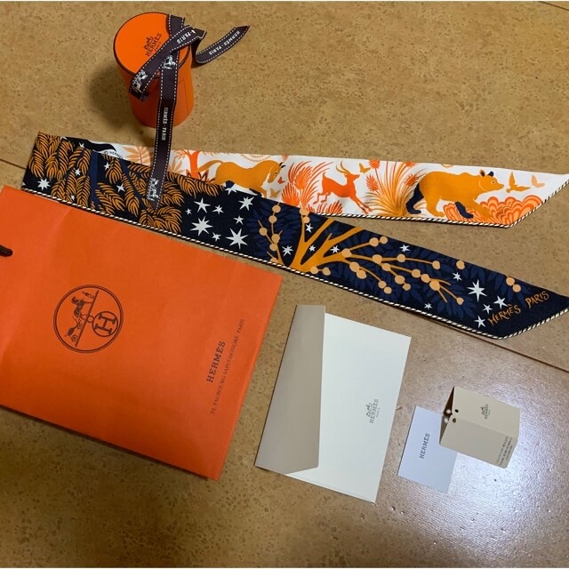 Hermes(エルメス)のこう様専用Hermes新品・未使用 2022秋冬・新作 限定ツイリー レディースのファッション小物(バンダナ/スカーフ)の商品写真