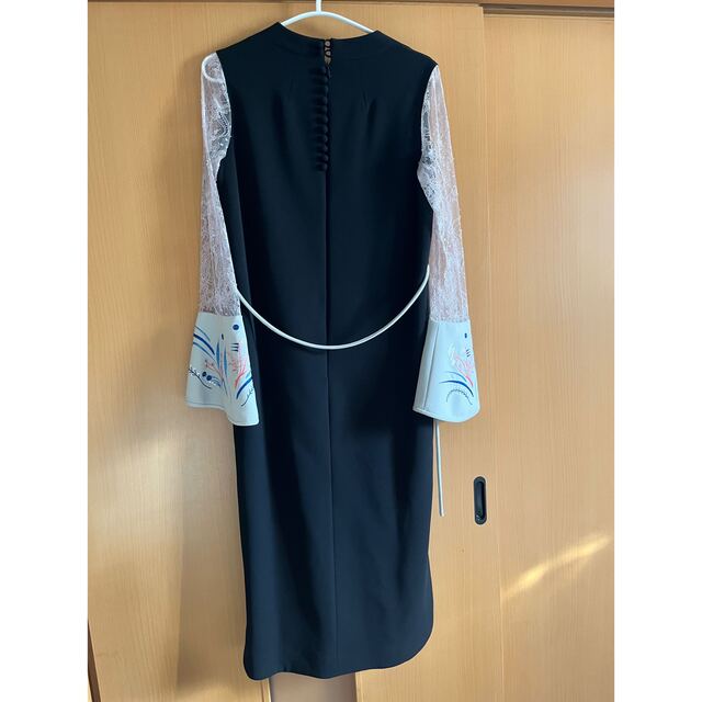 mame(マメ)のEmbroidery Cuffs Lace Sleeves Dress レディースのフォーマル/ドレス(ミディアムドレス)の商品写真