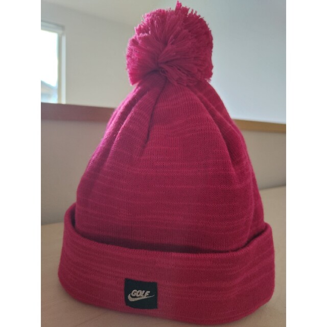 NIKE(ナイキ)のナイキ ゴルフ ニット帽 ピンク レディースの帽子(ニット帽/ビーニー)の商品写真
