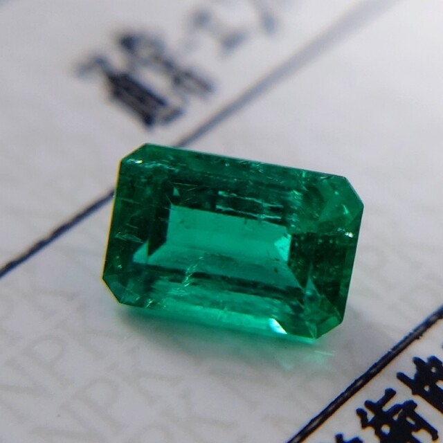 値下げ中！【天然エメラルド】0.798ct ルース