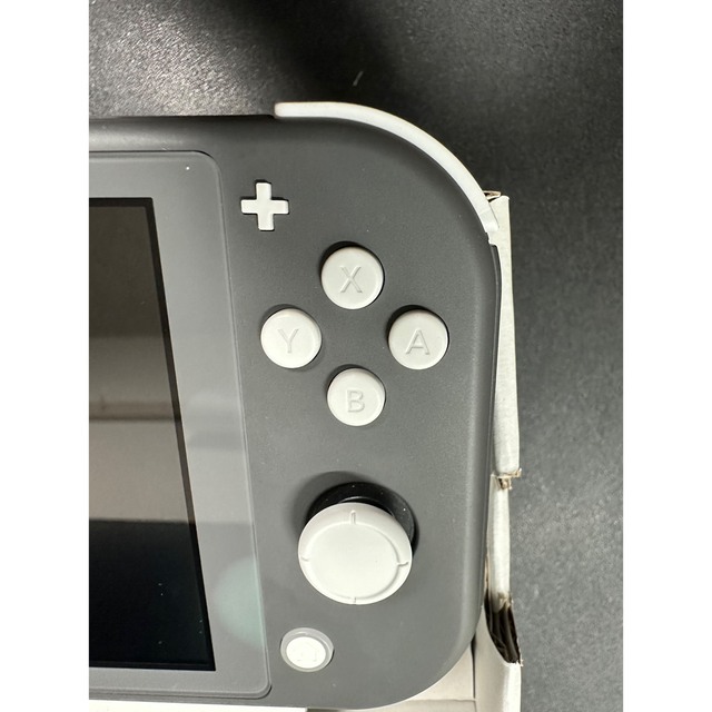 Nintendo Switch(ニンテンドースイッチ)のswitch lite グレー　32gb SDカード付き エンタメ/ホビーのゲームソフト/ゲーム機本体(家庭用ゲーム機本体)の商品写真