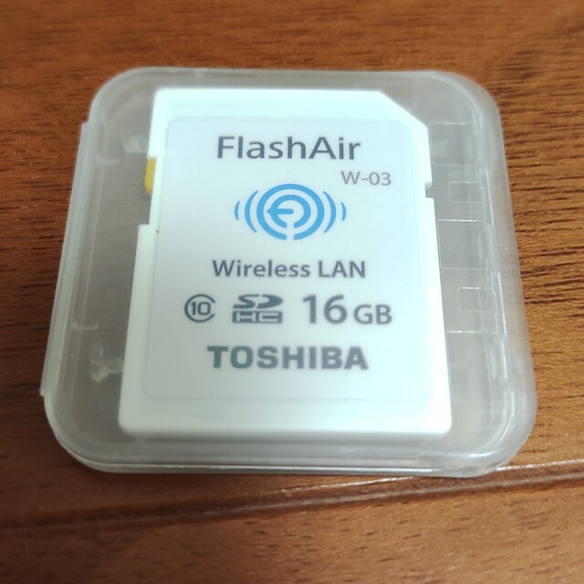 東芝(トウシバ)のTOSHIBA　FlashAir 16GB スマホ/家電/カメラのカメラ(デジタル一眼)の商品写真